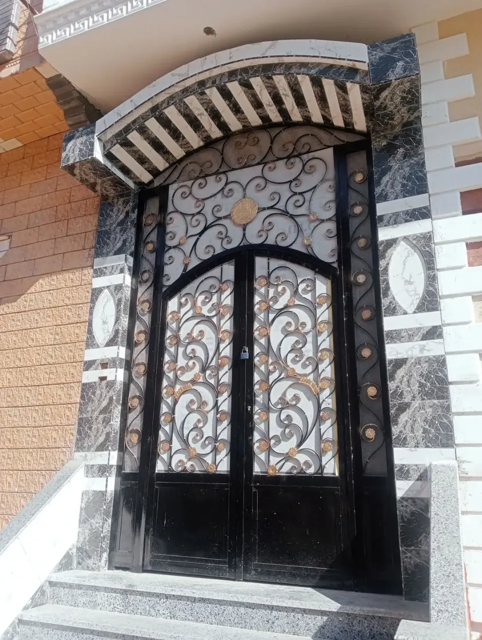 عماره للبيع 120م خمسة أدوار عمدان مشطبه سوبر لوكس