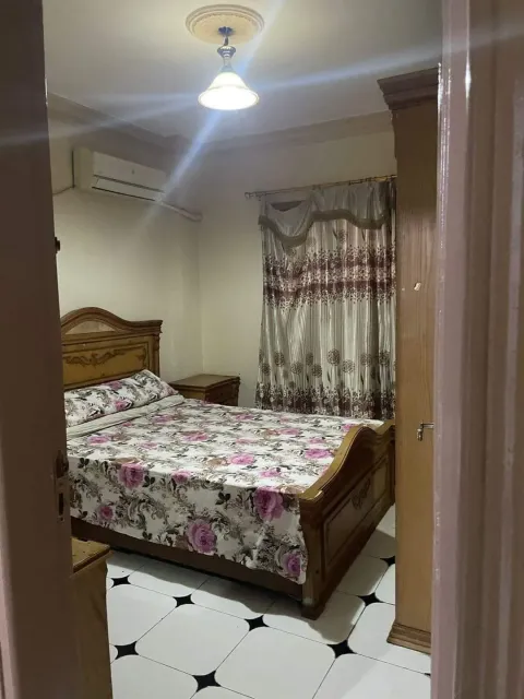 شقه مفروشه في عمارات كليه البنات خلف دار الدفاع الجوي