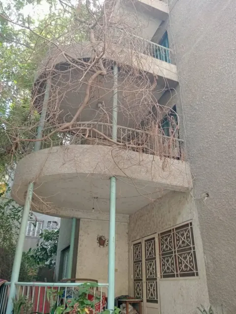 فيلا علي مسحتها ٥٧٥ متر مبنيه علي ٢٥٠ متر