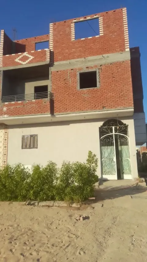 للبيع بيت مميز بالمنطقة 28أ مدينةالسادات بجوار مسجد أحباب الرسول