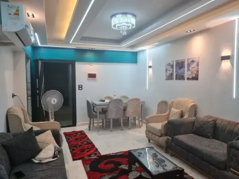 شقة للايجار مفروشةومكيفة كمبوند زاهر حدايق أكتوبر