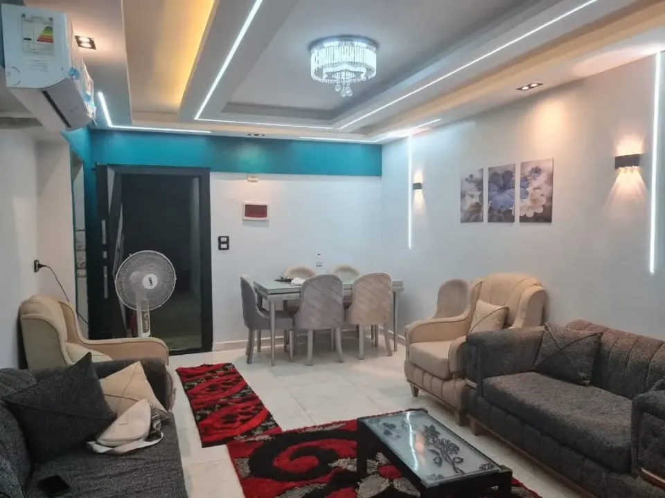 شقة للايجار مفروشةومكيفة كمبوند زاهر حدايق أكتوبر