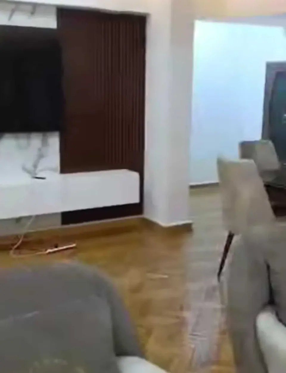 شقة مميزة للبيع او الايجار على شارع ثروت الرئيسي