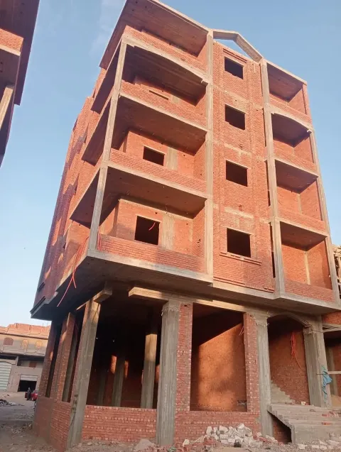 للبيع منزل خمس ادوار ١٣٠متر ناصيه علي شارعين شارع