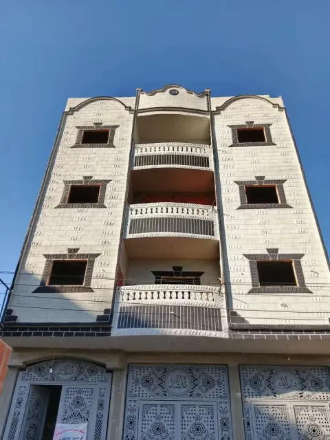 للبيع عمارة جديدة اربع ادوار 150 متر