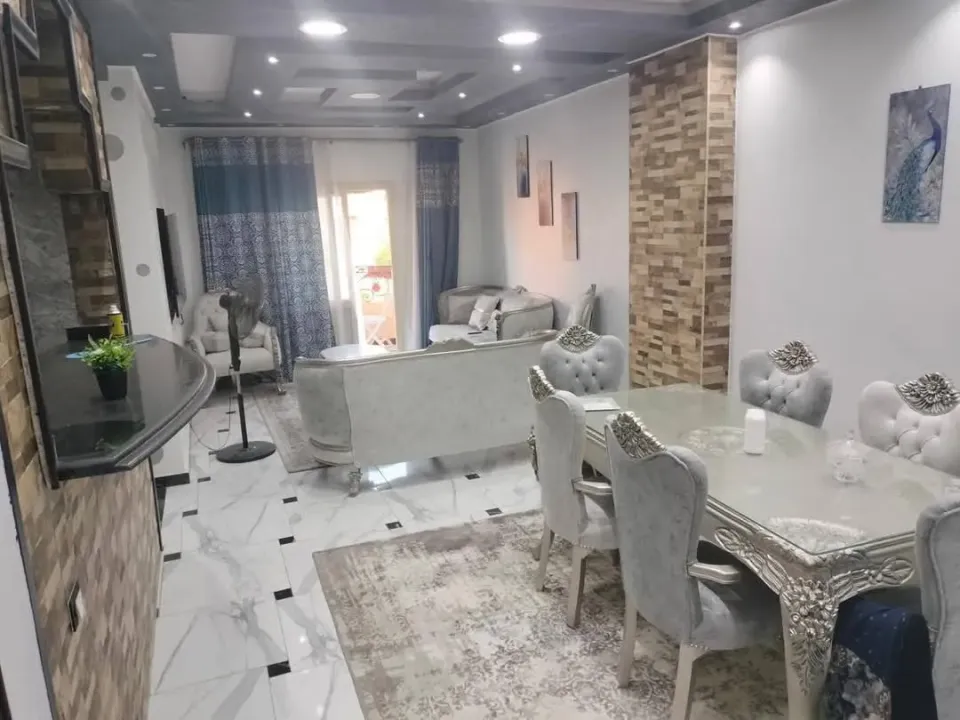 للبيع بالحي التاسع العبور بالقرب من ميدان نور الهدي
