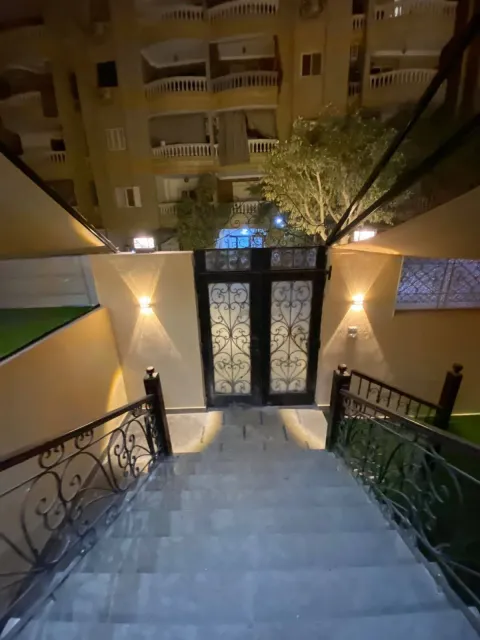للبيع فيلا ارضي واجهه مرتفعه عن الشارع تحتها جراچ