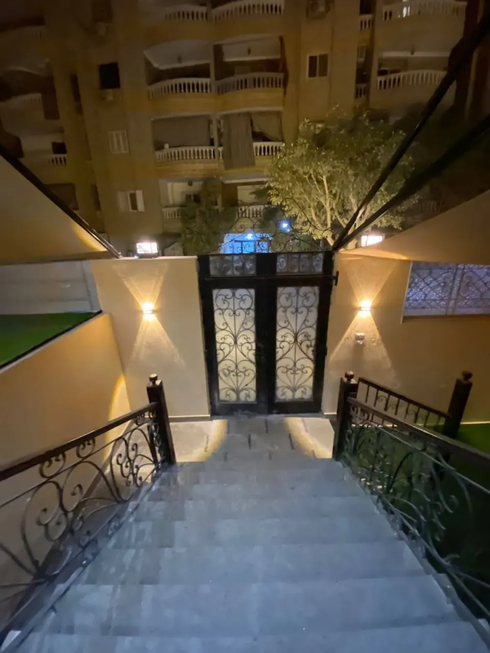للبيع فيلا ارضي واجهه مرتفعه عن الشارع تحتها جراچ