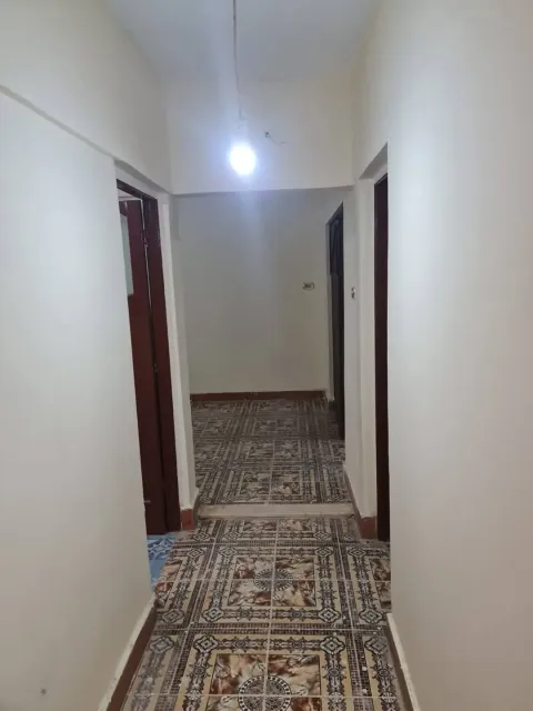 شقةللبيع مساكن الزهراء أمام مجمع المحاكم دول اول علوي90 م