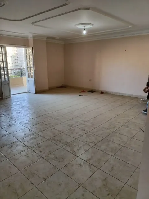 شقه للايجار بالمنطقة التاسعة بالقرب م مدرسة المنهل