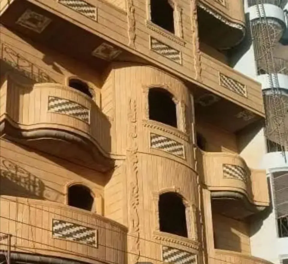 بيت فى حى الزعفران بالمنصورة مساحه 120متر شارع 20م