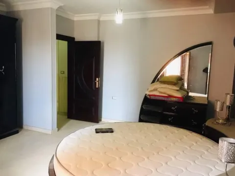شقة للبيع تطل علي النيل مباشر ببنها
