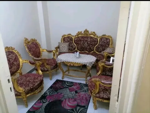 شقةمفروشة للايجار بالنميس بالقرب من الكورنيش 🌍 🖇 دور أرضى