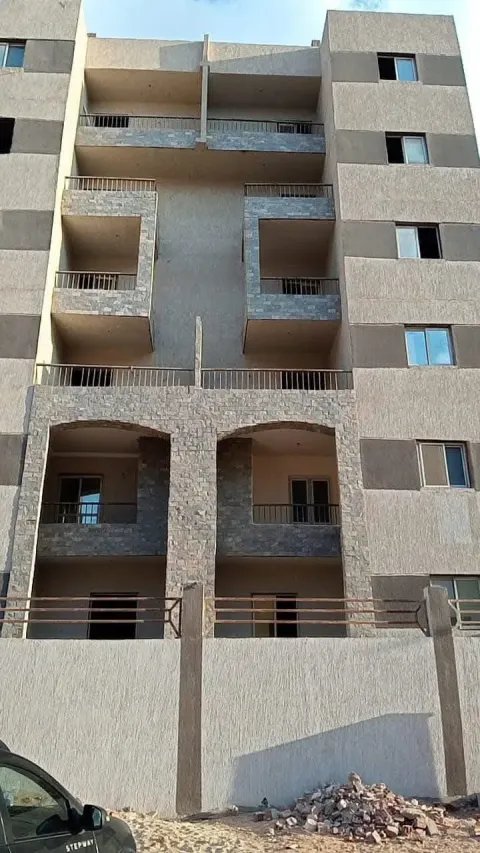 شقة لقطه للبيع بكومباوند المستثمرين بحدائق أكتوبر ،