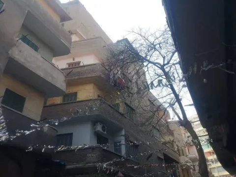 مساحةالبيت١٨٠م عدد الادوار بالارضي٦دور و السطح العباسية