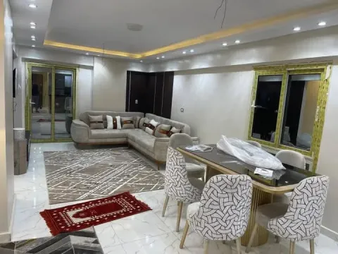 متاحه للإيجار شقه غرفتين مفروشه فرش جديدعباس العقاد