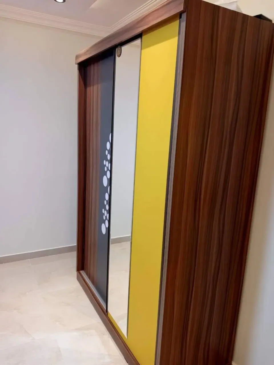 شقه فندقيه للايجار شهرى مده تكون من 3غرف رسيشن