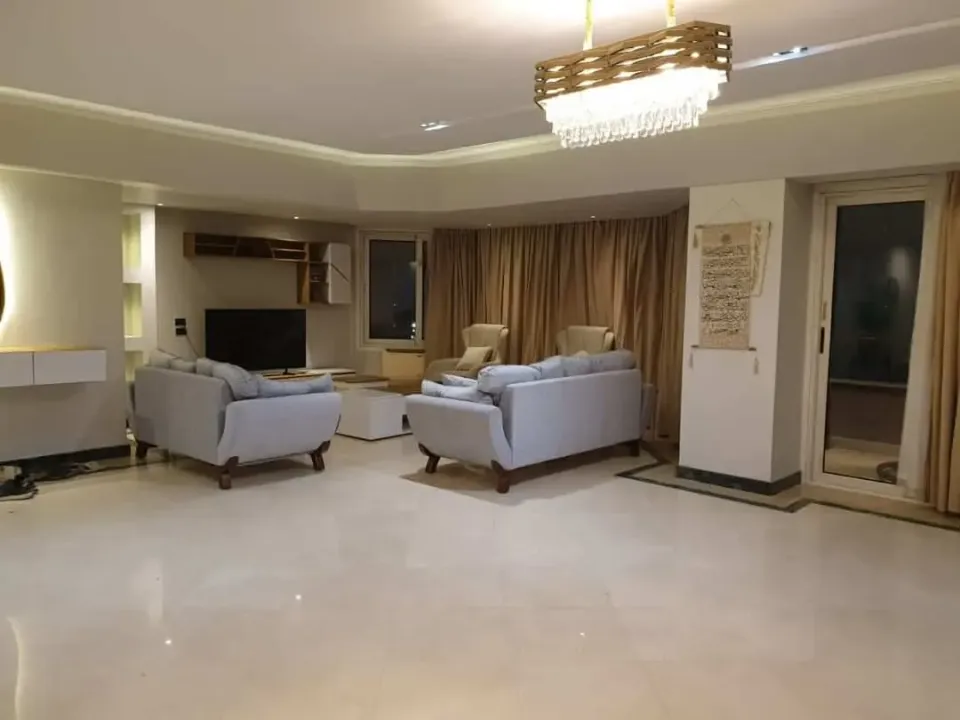 للبيع شقه 285m في المنطقه السادسه