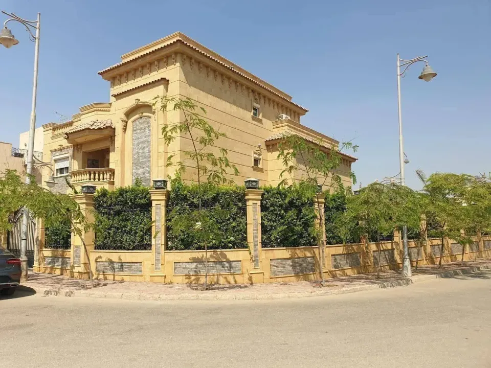 فيلا مستقلةللبيع فكمبوند رويال سيتي الشيخ زايد أمام هايبر وان