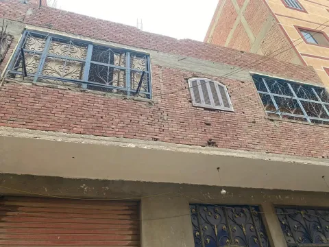 بمدينه السلام منزل للبيع مساحه // ١٨٠ متر