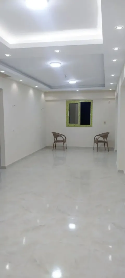 شقة للبيع بحلوان شارع ذكي بجوار التوحيد والنور
