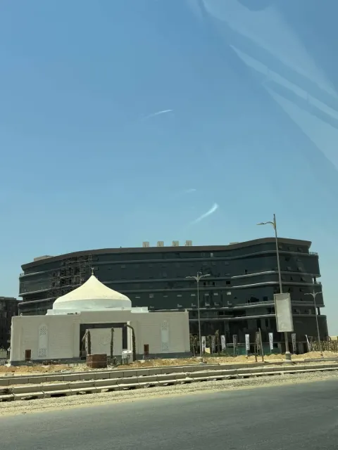محل للبيع فى مول زاها بارك العاصمه الاداريه أقساط
