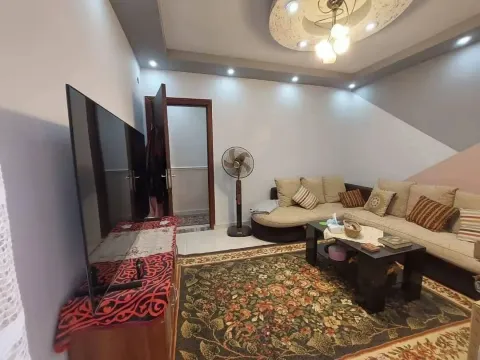 شقةأرضي مدخل من العمارة“ بجارن كبيرة بحدائق الاهرام