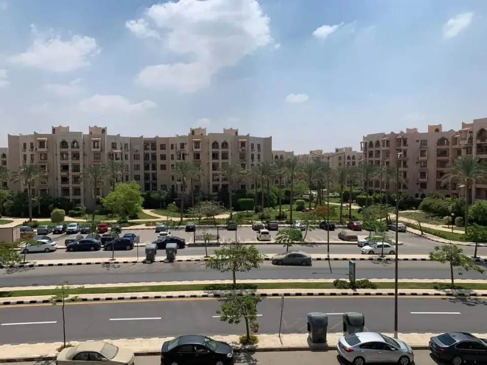 للــــبــيـع بـالــرحــــاب1 شقة 240م بــســـعــــــر لــــــقـــــطــــه