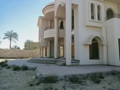 للبيع مزرعه 8 فدان افضل لوكيشن خط 10