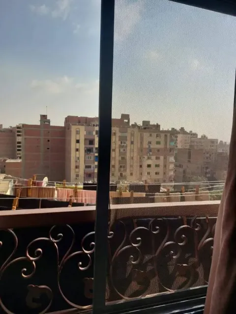 الشقةمش مجروحةخالص وبسعر لقطة 130م .متفرع من ش السيسي اللبيني