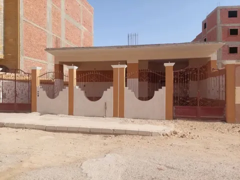 فيلا للبيع باسيوط الجديده ٢٨٠م منطقه شمال الجامعه دور واحد