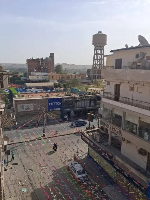 للايجاربالمنيا شقه مفروشه قدام النادى الرياضى مكيفه