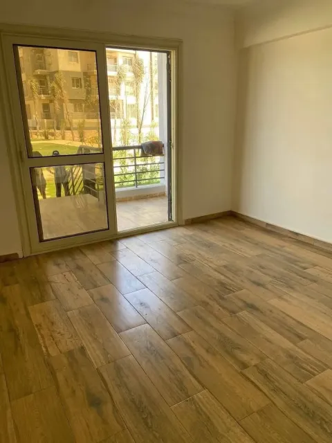 شقه ١٦٠ م في كمبوند في الشيخ زايد