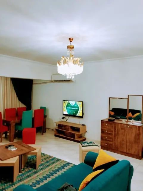متاحه غد ثلاثه نوم اثنين حمام مطبخ ريسبشن مكيفه بالكامل