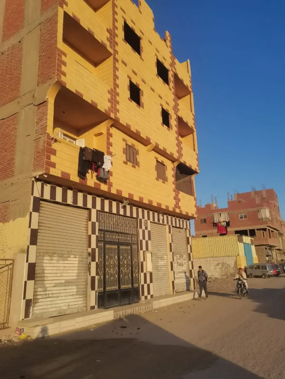 عماره ٢٠٠ متر رخصه ٩ ادوار مرفوعه ٥