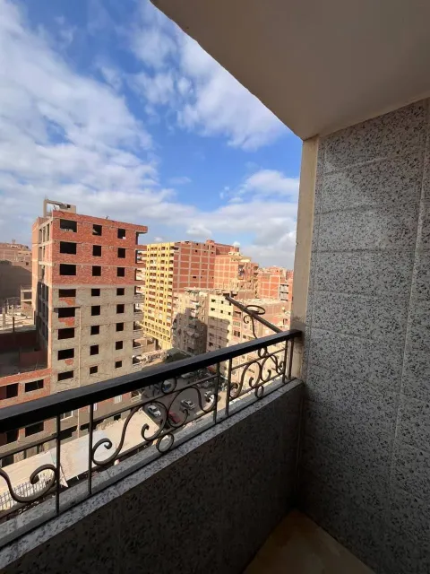 شقةللبيع ع شارع الاربعين الرئيسي خلف حديقةبدر جسر السويس