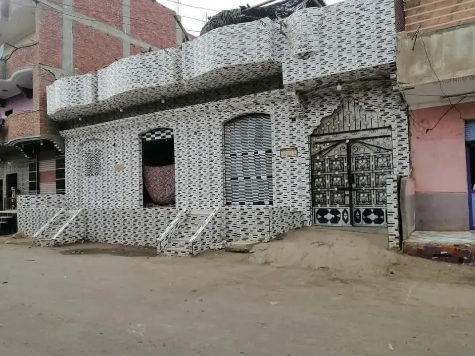 عنوان البيت عزبه الشقري شبين القناطر قليوبيه بواجهه شرقيه وبحريه