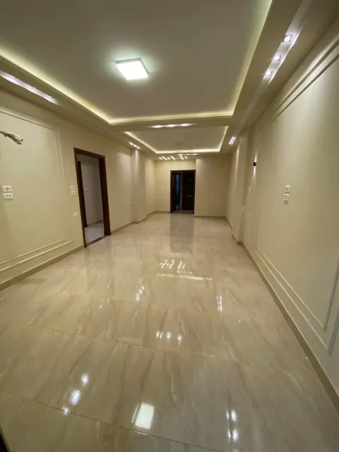 شقه ايجار قريبه من جميع الخدمات والمواصلات