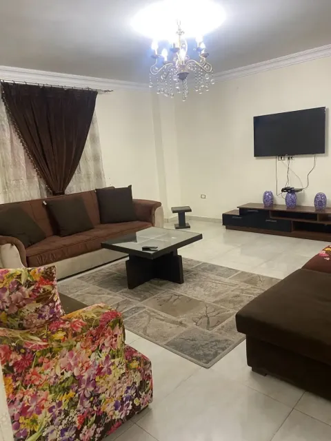 متاح شقه بشارع ايران بالدقي