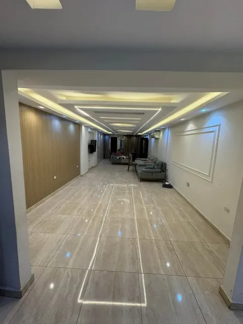 شقه للبيع 220 متر عماره جديده