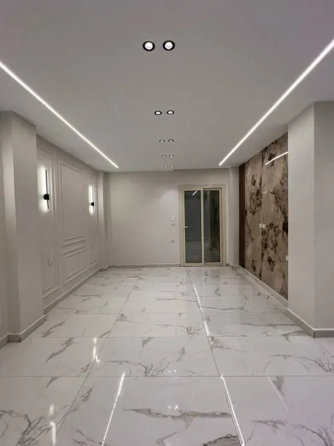 شقة للبيع بالحي الرابع بجوار محور الكفراوي مباشرتاً