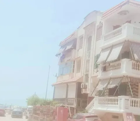 لبيع وبسعر تجاري بحري شرقي أول مطل البحر ممر