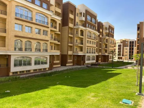 استلم شقتك متشطبه بكمبوند كامل المرافق و الخدمات