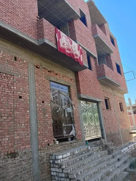 للبيع/عماره مبني حديث ٣ أدوار والرابع أعمده نصف