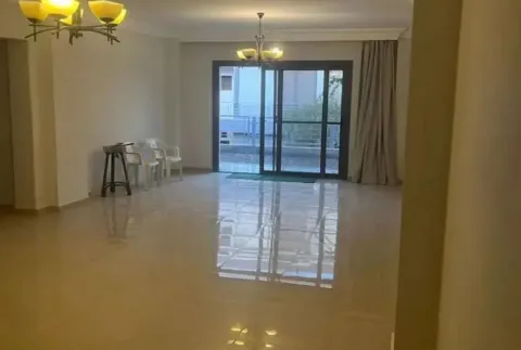 شقة في الشيخ زايد بفرلي شقه بجاردن مساحه ١٩٥ متر