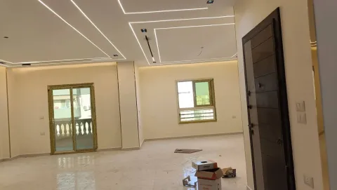 شقةللإيجار في 6 أكتوبر الحي الخامس منطقة الفلل أول سكن