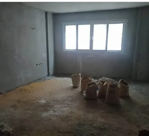 شقةللبيع المقطم الهضبه العليا تقسيم الزهور دور اول اسانسير ١٠٠