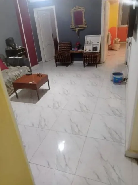 شقه للبيع 3 غرف وريسيبشن ومساحه صافي 100 متر