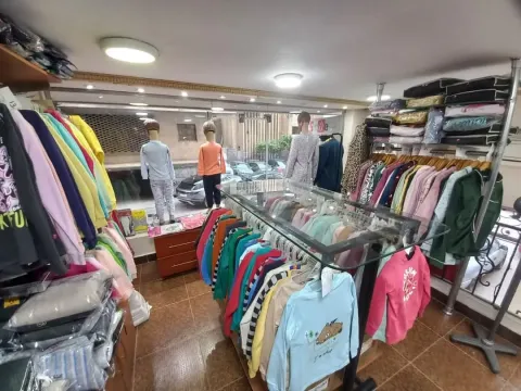 محل للبيع بسموحه مجهز لنشاط ملابس مساح