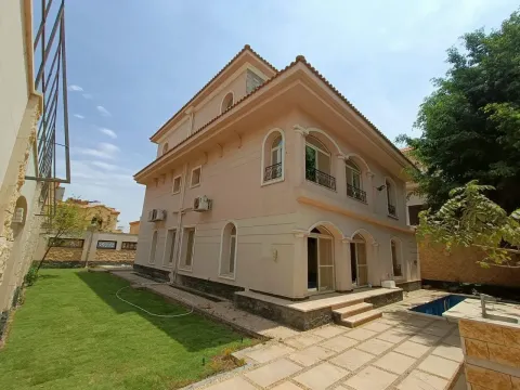 فيلا مستقلة للإيجار فاضي بالرحاب بالمطبخ وتكيفات